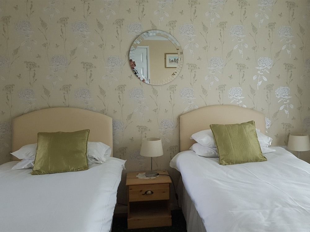 大熊旅馆&布瓦西汽车旅馆 Burwash 外观 照片